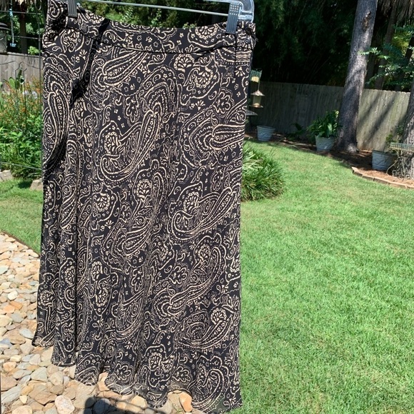 Jones New York Dresses & Skirts - JONES NEW YORK Collection paisley print column midi skirt neutral minimalist
